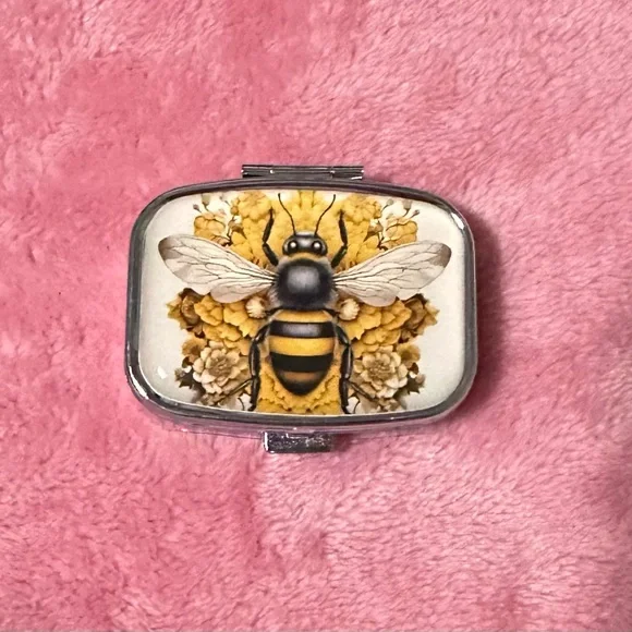 Bee Design Vitamin/Pill Box - Picture 1 of 2